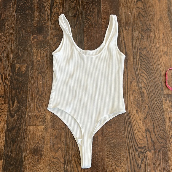 Vince Ribbed Bodysuit - Picture 6 of 7